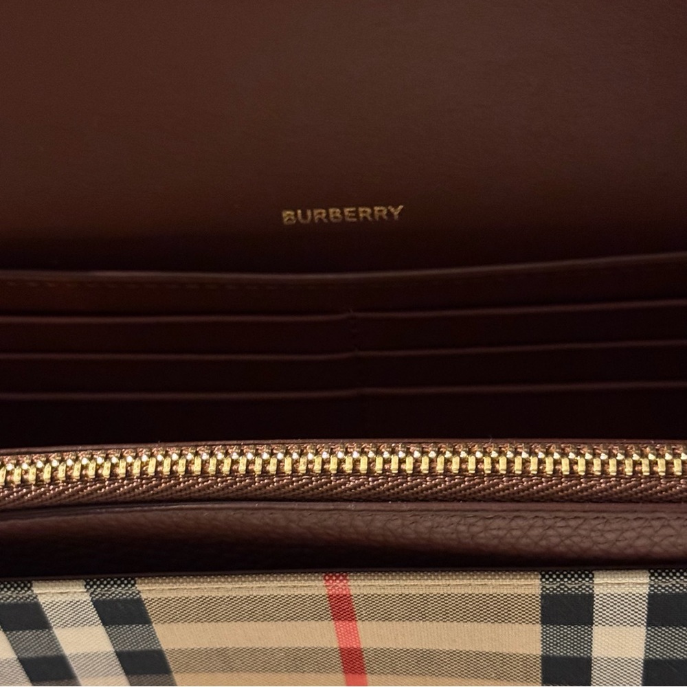 Burberry Hampshire Note Handbag - NWT - Picture 7 of 8